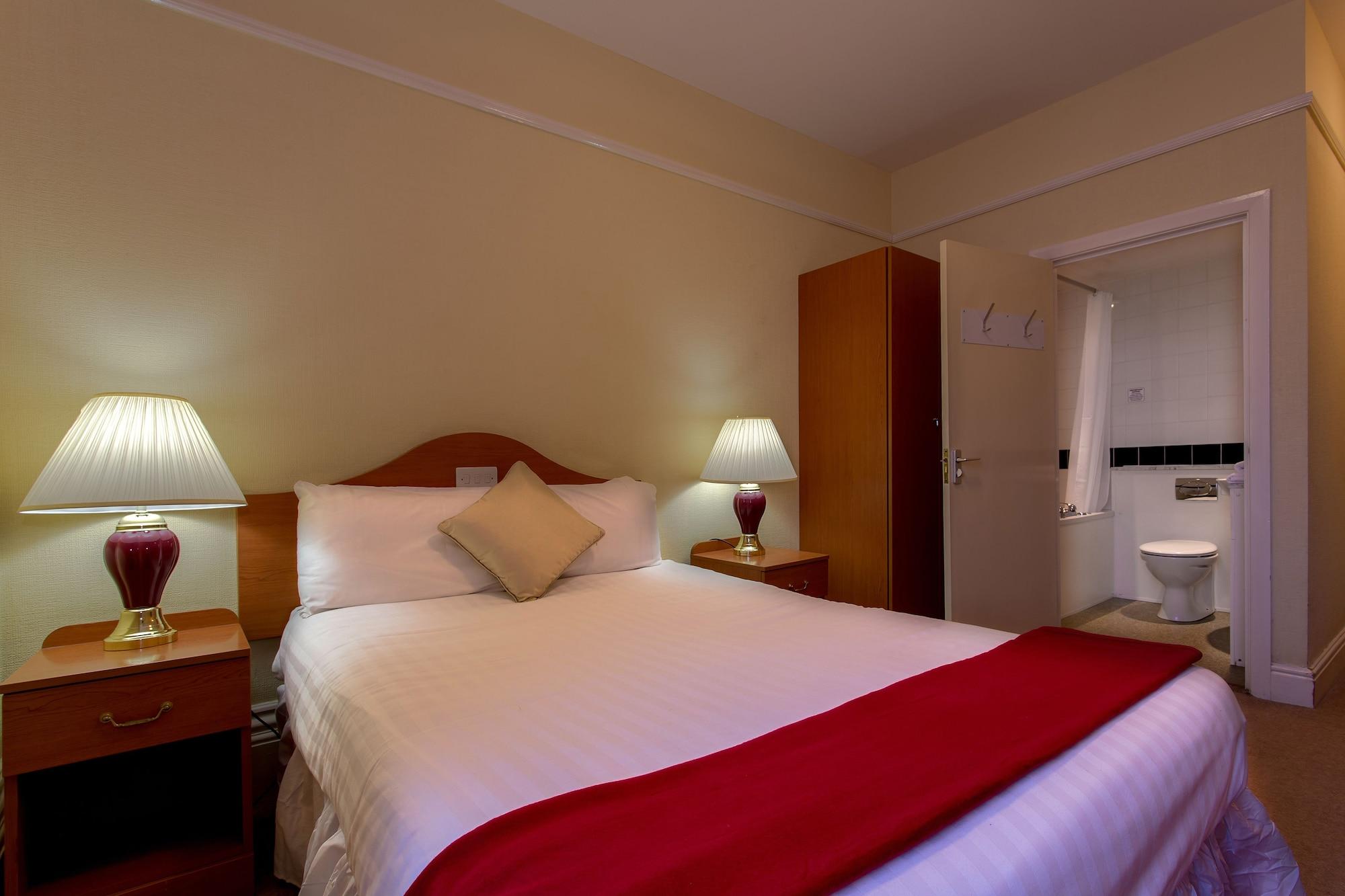 Hotel The Grand