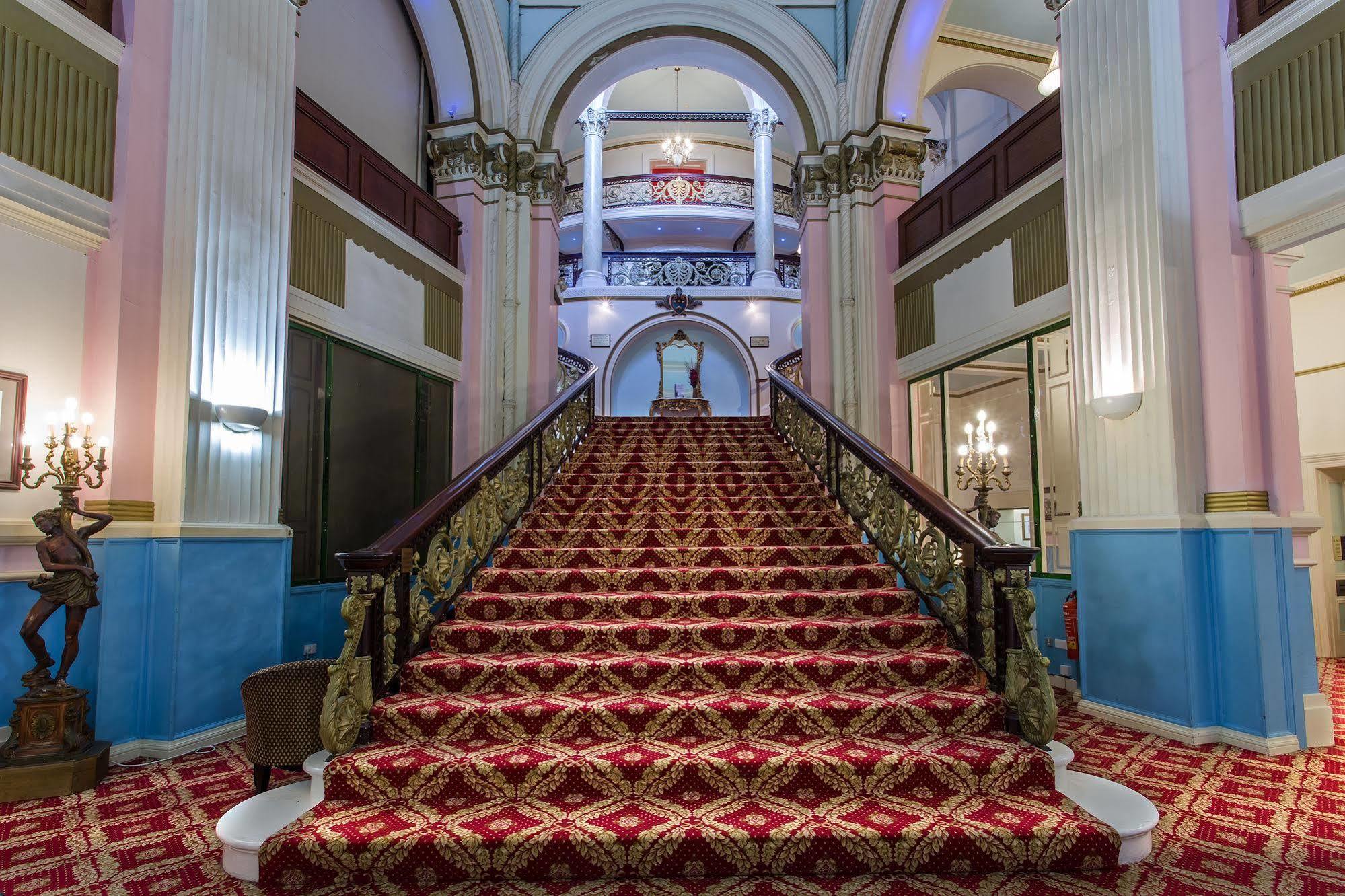 Hotel The Grand